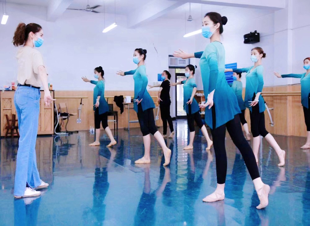 舞动青春，梦想启航